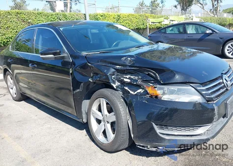 2013 Volkswagen Passat 2.5L Se z USA, uszkodzony, nr VIN 1VWBP7A35DC063005